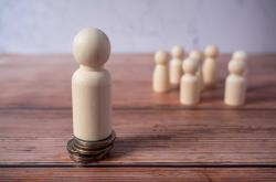 鯨(jīng)观察｜券(quàn)商首席知識(shí)变現(xiàn)“花(huā)样多(duō)”：转战知識(shí)星球(qiú)一周进賬(zhàng)数百万、签约MCN财经博主(zhǔ)“出(chū)道”吃流量饭