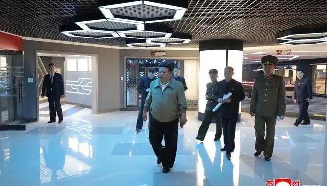 朝鲜网吧开業(yè)人满为患，都能玩(wán)什么游戏？打(dǎ)使(shǐ)命(mìng)召唤？