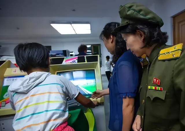 朝鲜网吧开业人满为患,都能玩什么游戏?打使命召唤?