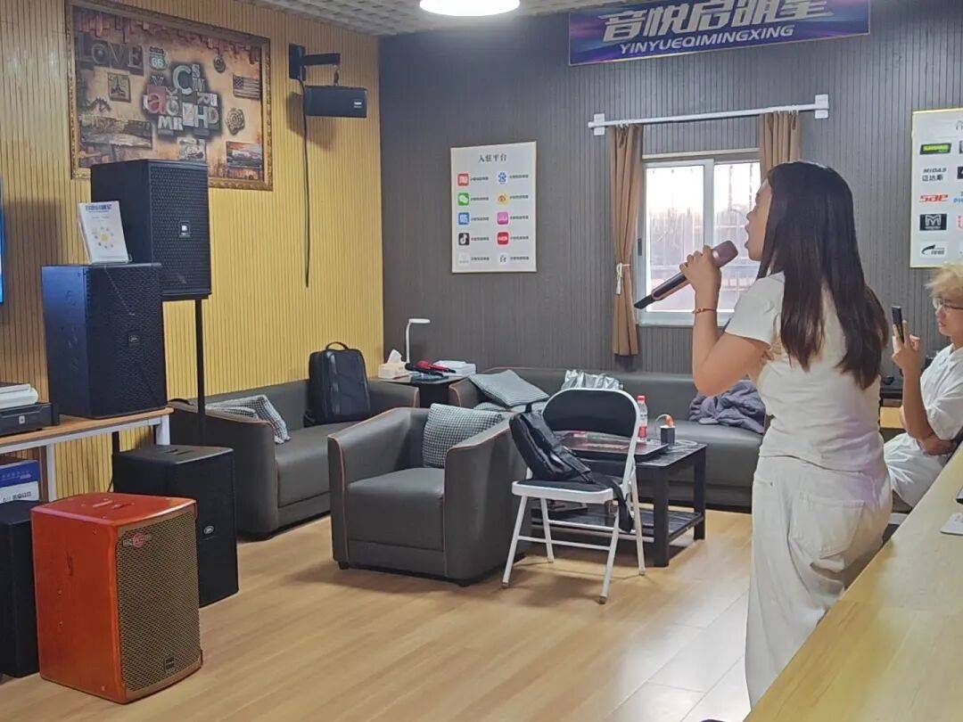 张启东：欢迎自助KTV商家加入“专业展厅深度合作计划”迅速提升竞争力持续获得被动收入。（建议想要入行的老板认真看完）。